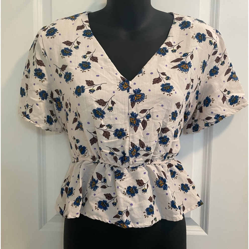 J.O.A Cream/Blue Floral cropped Top with Tie